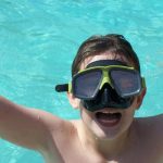 Dois je prendre des précautions pour ma prothèse oculaire lors de mes vacances ?