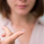 Que faire si vos lentilles de contact tombent par terre ?