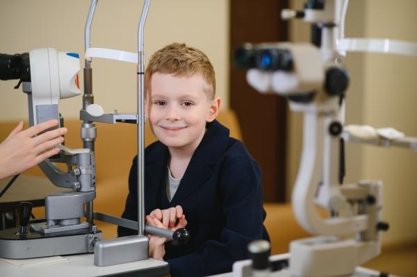 Anophtalmie et Microphtalmie chez l'enfant : Comprendre le protocole d'appareillage précoce