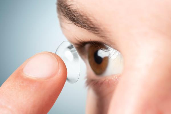 Témoignages de patients atteints de kératocône : expériences et adaptation aux lentilles rigides