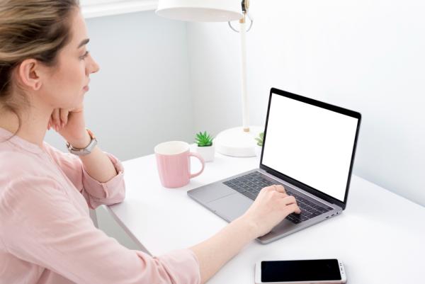 Lentille et écran : comment protéger vos yeux à l’ère du tout-digital