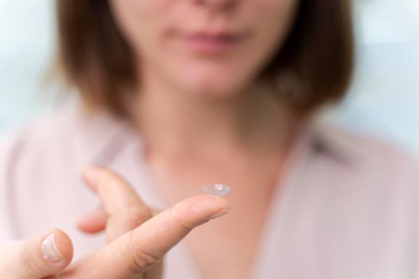 Que faire si vos lentilles de contact tombent par terre ?