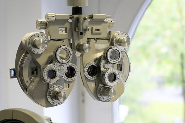 Comment lire une ordonnance de lentilles de contact ?